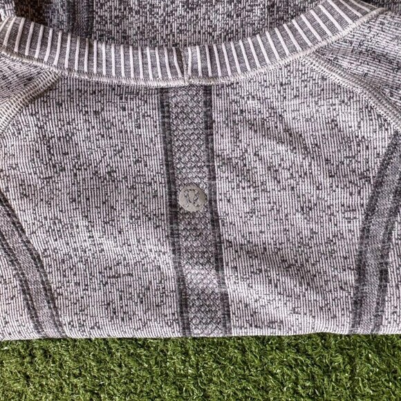 Lululemon Gray Seamless Long Sleeve - Size 4 - Picture 2 of 2